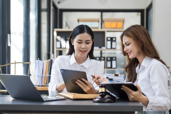 Business law concept, Lawyer business lawyers are consulting lawyers for women entrepreneurs to file